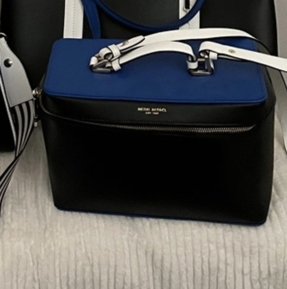 LOOKING FOR - Picture 1 of 1